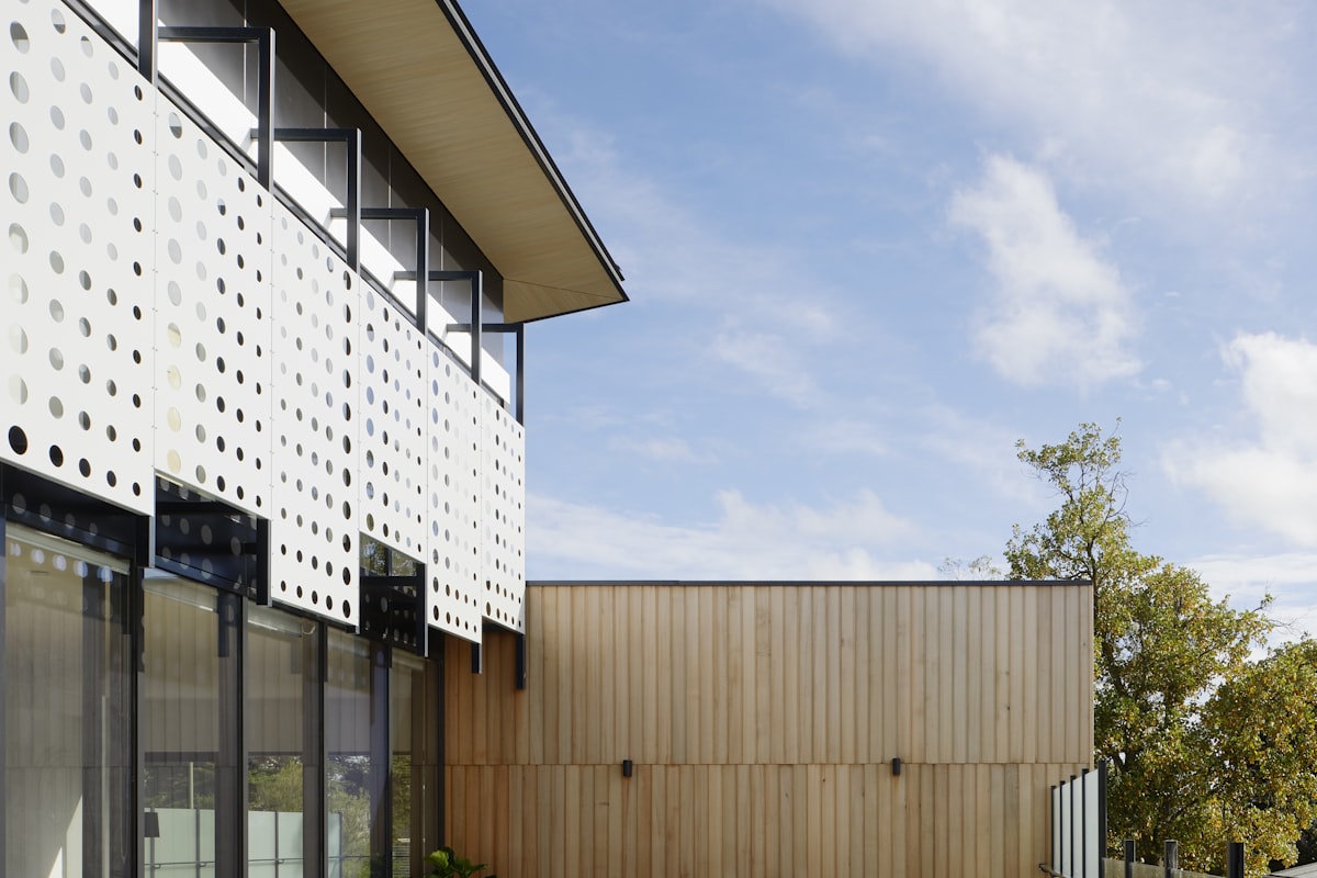 ¿Puedo reformar el baño de un piso de protección oficial? Sí, así